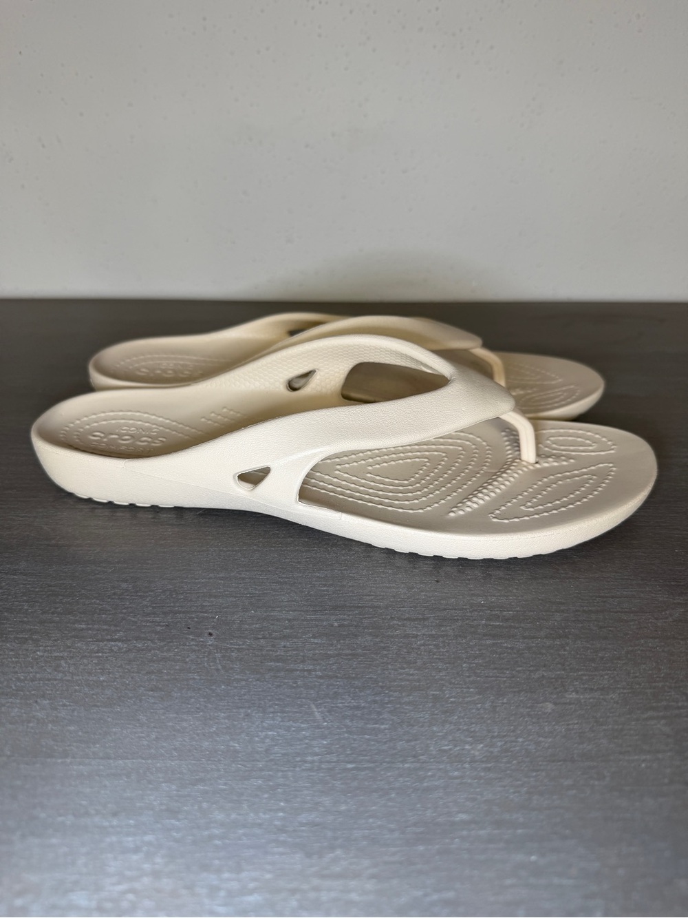 Brand New Crocs Sandals Size 9W Women Comfortable Summer Flip Flop Shoes - Picture 2 of 7